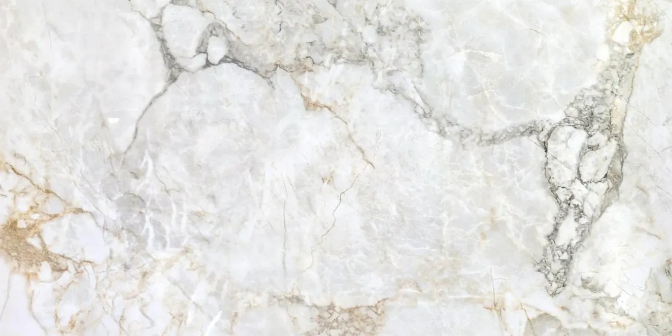 Aurelia Gold Poli, scène posée du carrelage céramique effet marbre blanc